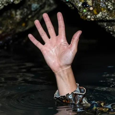 FOE · Drowned-Hand · z-image-turbo-bf16·bare